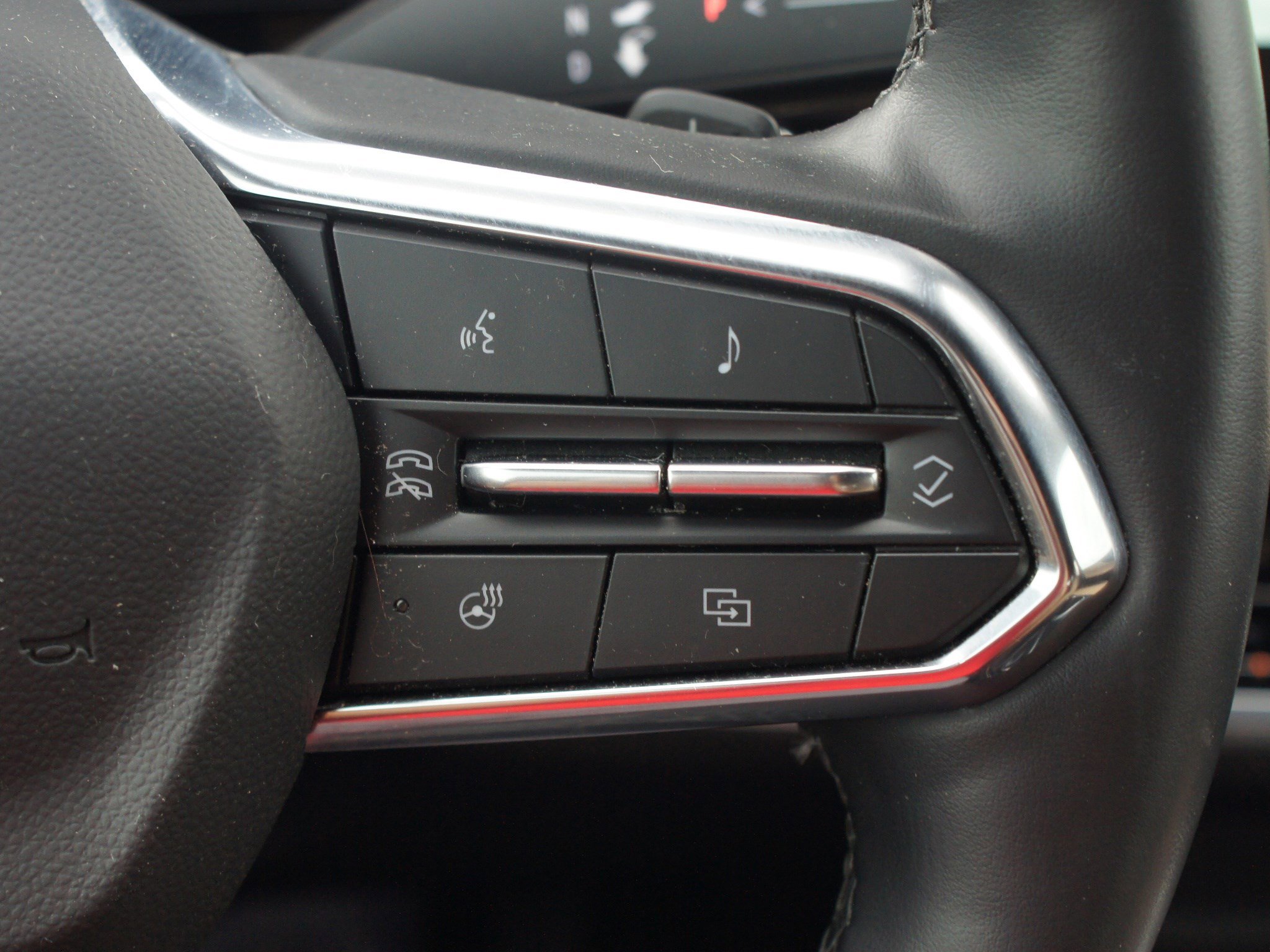 Certified 2025 Chevrolet Equinox ACTIV FWD image 11