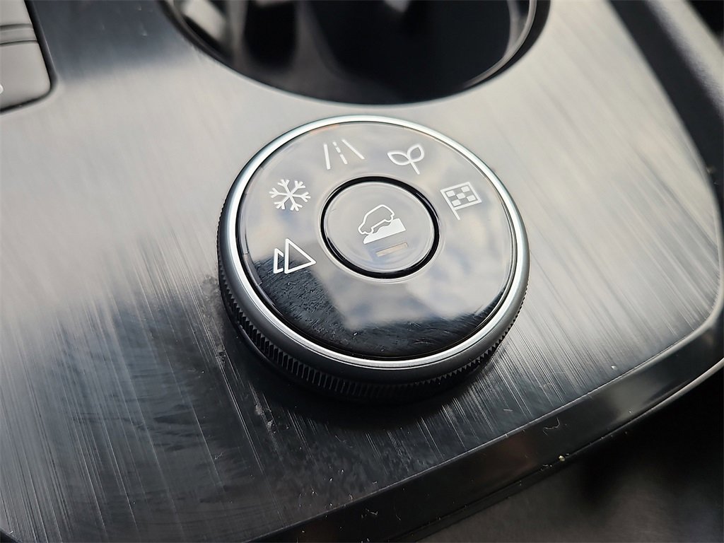 Certified 2025 Nissan Rogue SV image 17