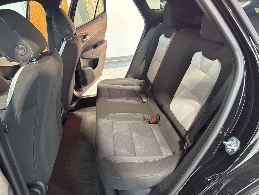 Used 2025 Chevrolet Trax RS FWD image 30