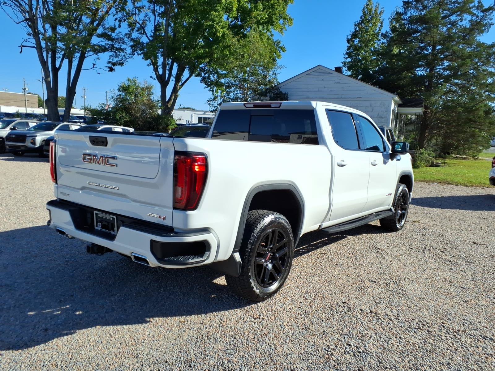Used 2022 GMC Sierra 1500 AT4 w/ AT4 Preferred Package AWD/4WD image 12
