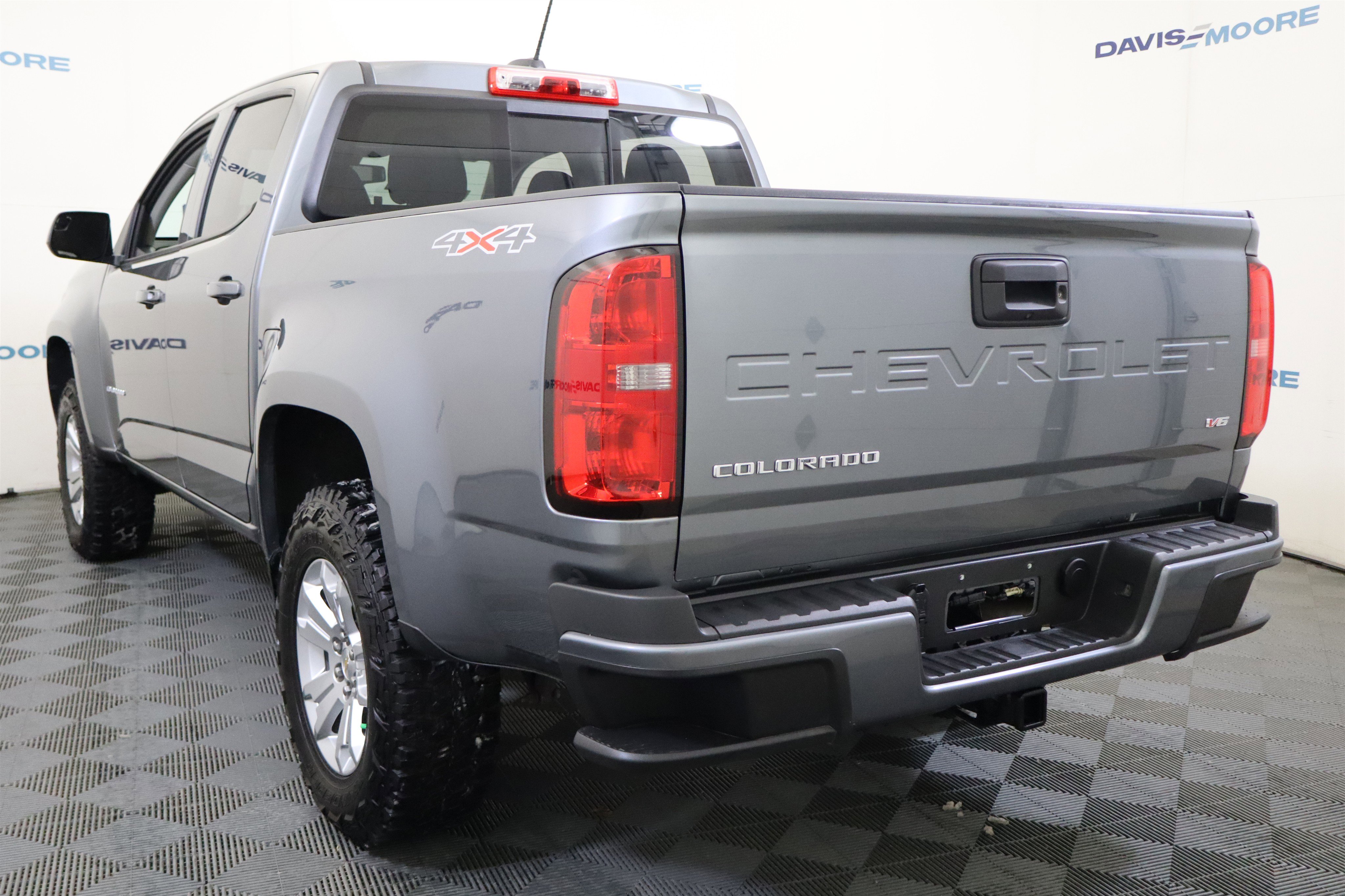 Used 2022 Chevrolet Colorado LT w/ LT Convenience Package image 9