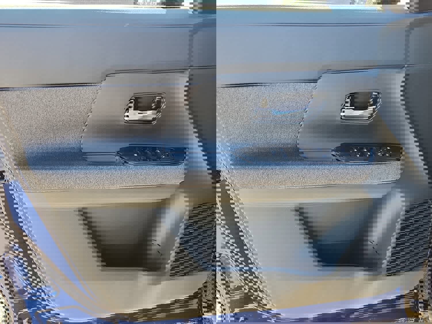 New 2026 Nissan Kicks SV w/ Cold Weather Package AWD/4WD image 9