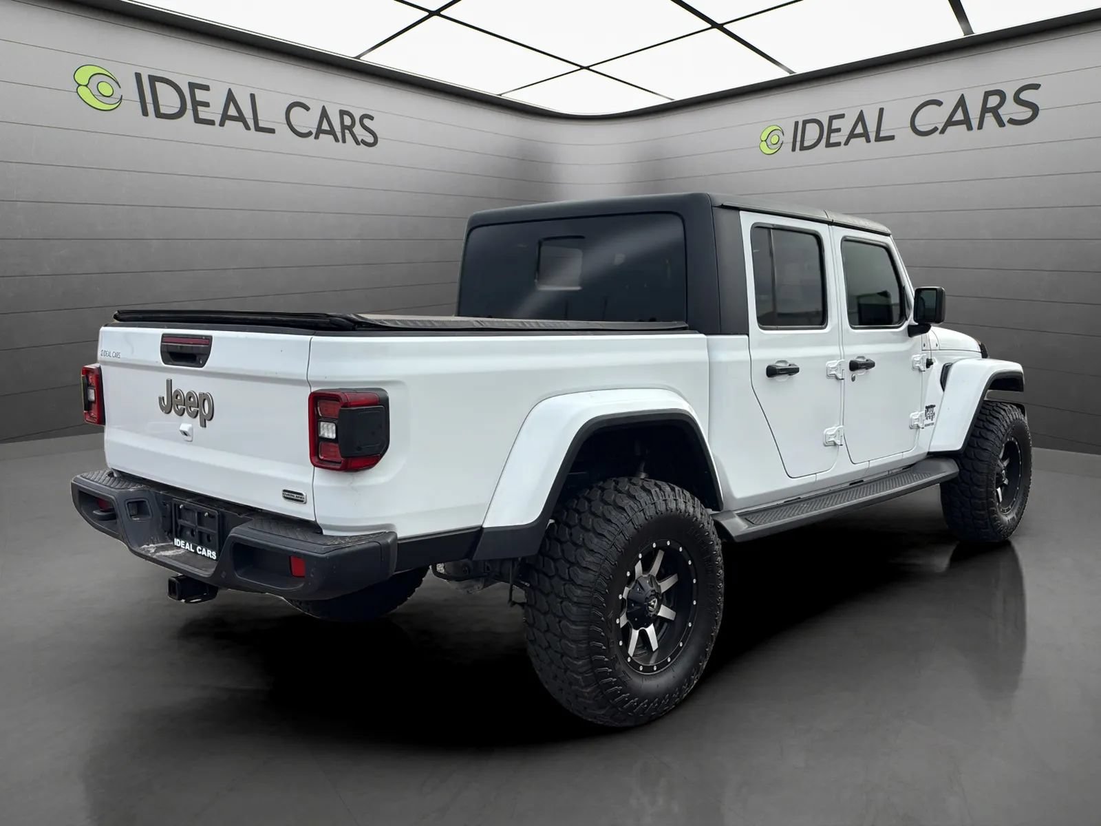 Used 2020 Jeep Gladiator Overland w/ LED Lighting Group AWD/4WD image 5