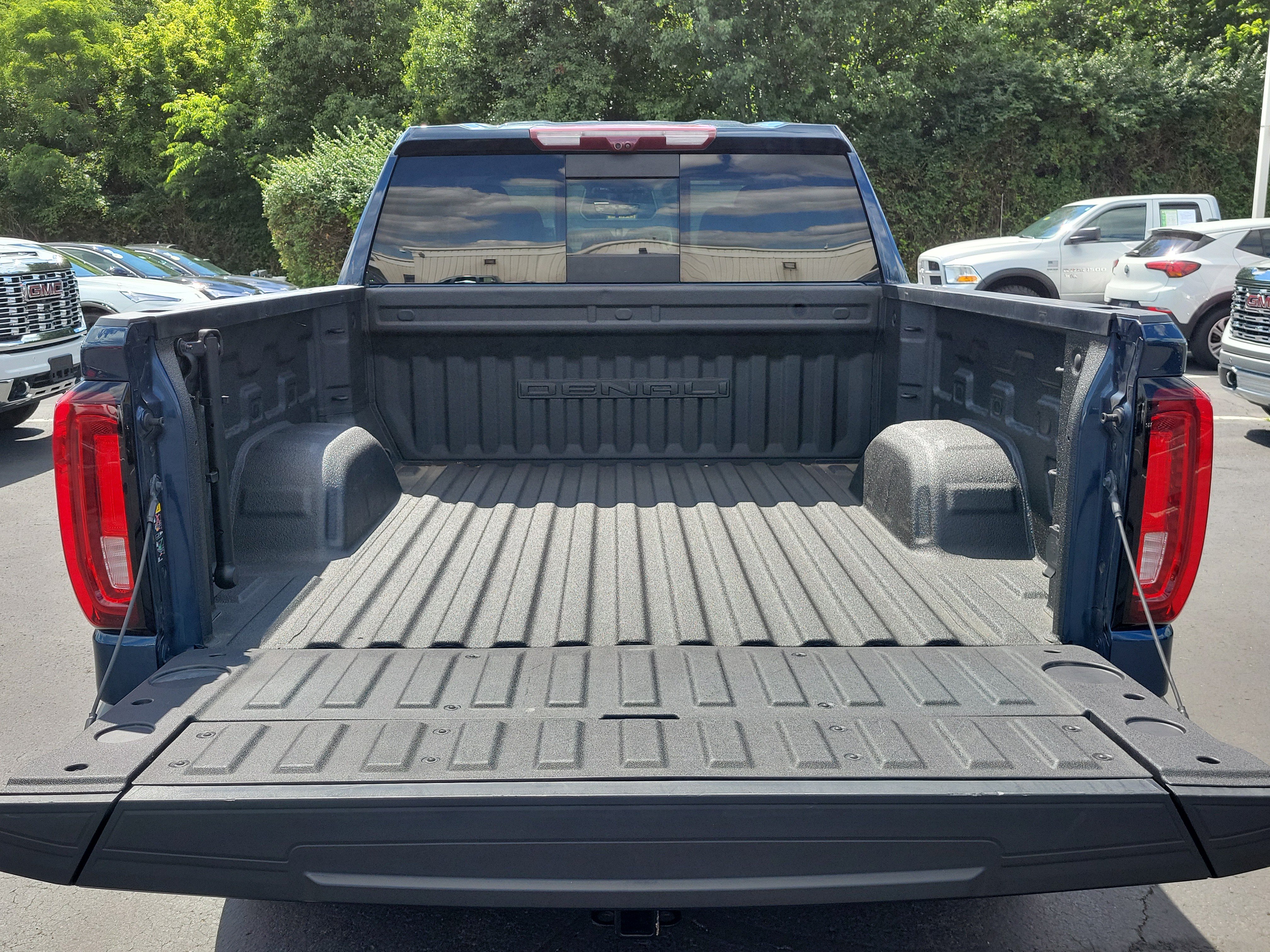 Used 2022 GMC Sierra 1500 Denali w/ Denali Reserve Package AWD/4WD image 8