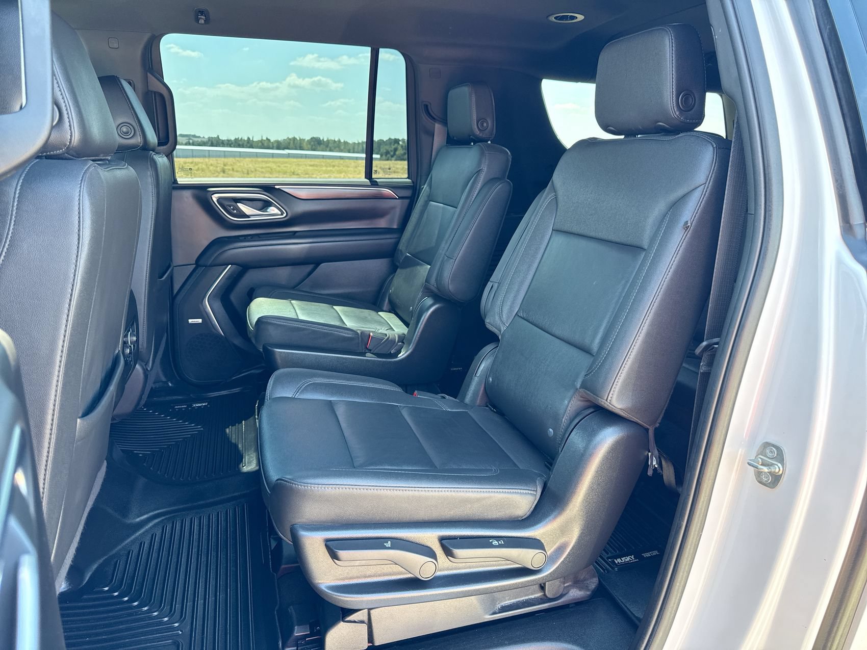 Used 2022 Chevrolet Suburban Z71 w/ Luxury Package AWD/4WD image 21