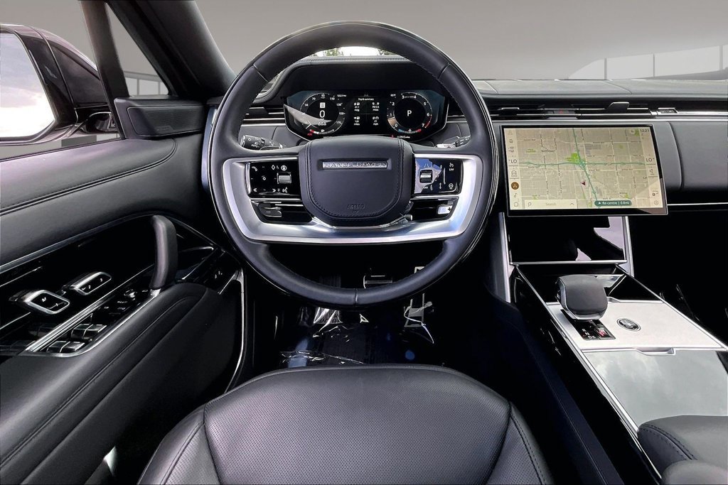 Used 2025 Land Rover Range Rover SE AWD/4WD image 8