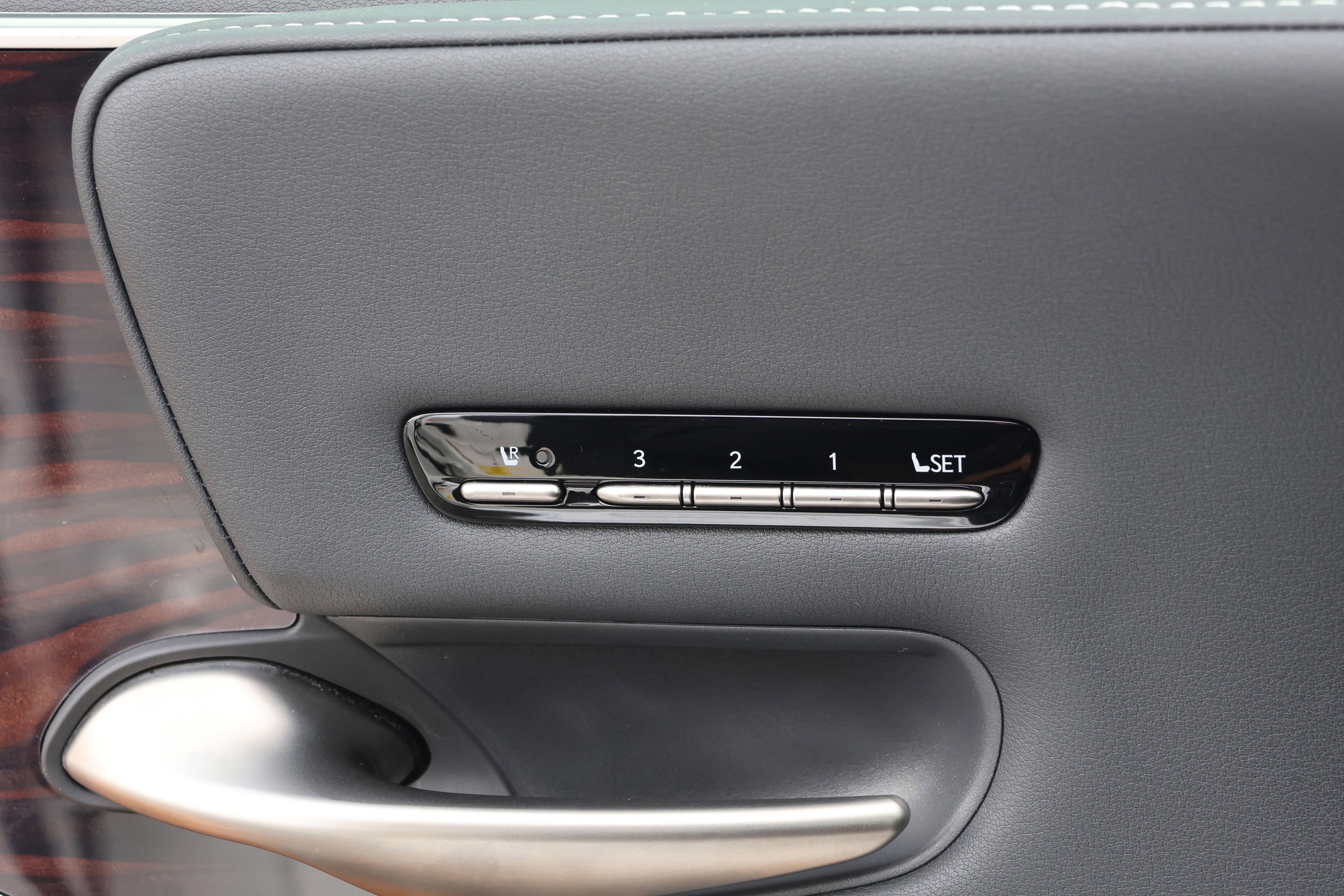 Used 2021 Lexus LS 500h image 13