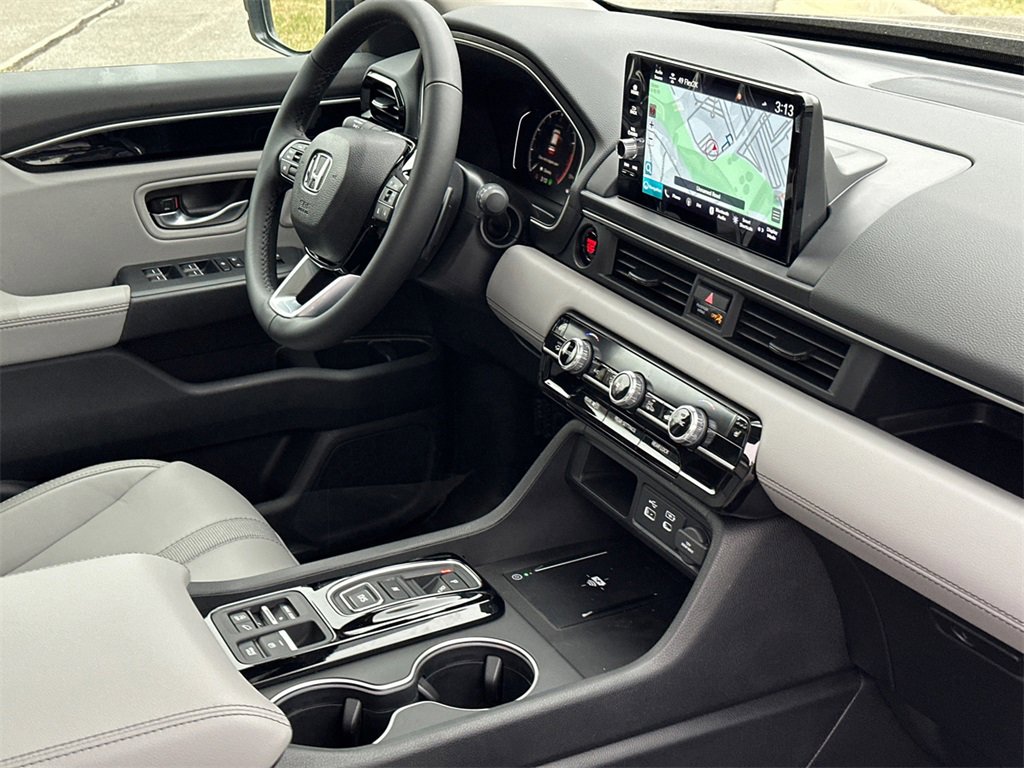 New 2025 Honda Pilot Touring image 9