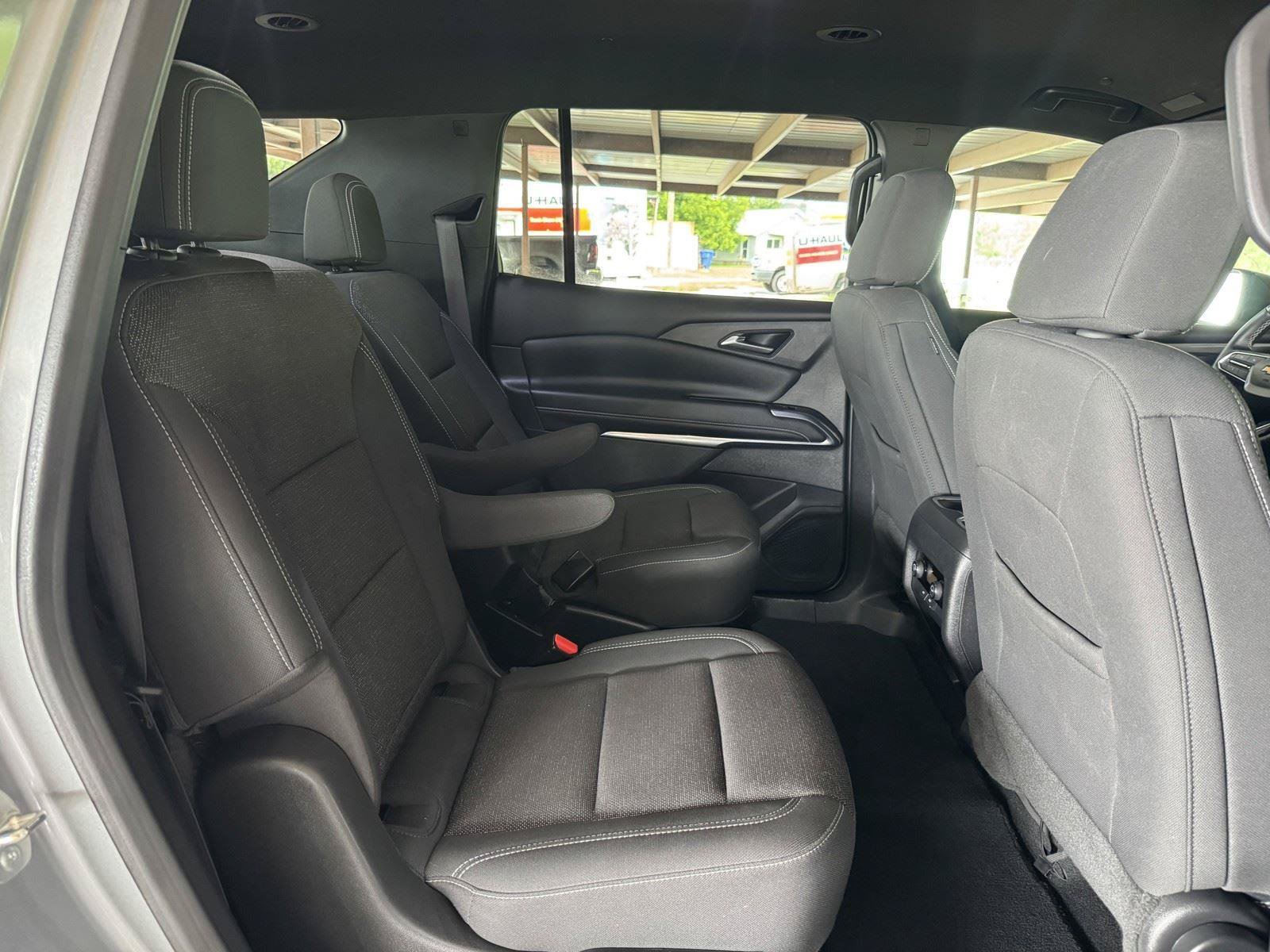 Used 2025 Chevrolet Traverse LT FWD image 41