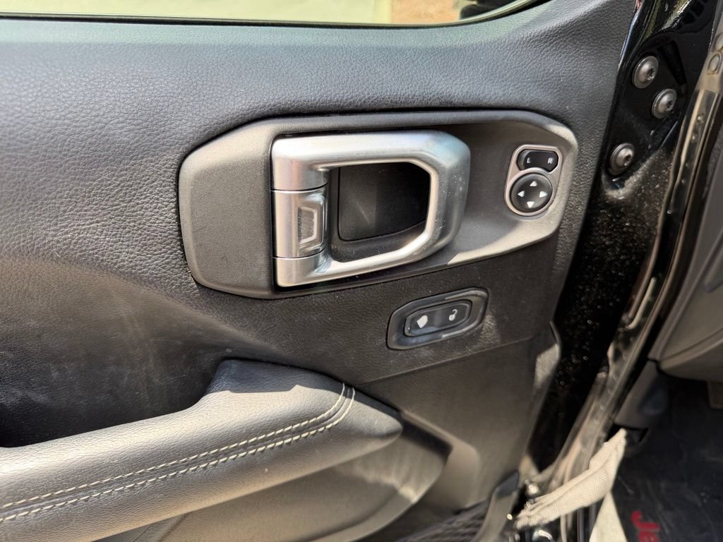 Used 2020 Jeep Wrangler Unlimited Sahara AWD/4WD image 21