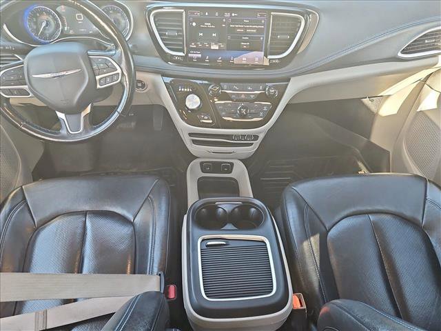 Used 2021 Chrysler Pacifica Touring-L image 18