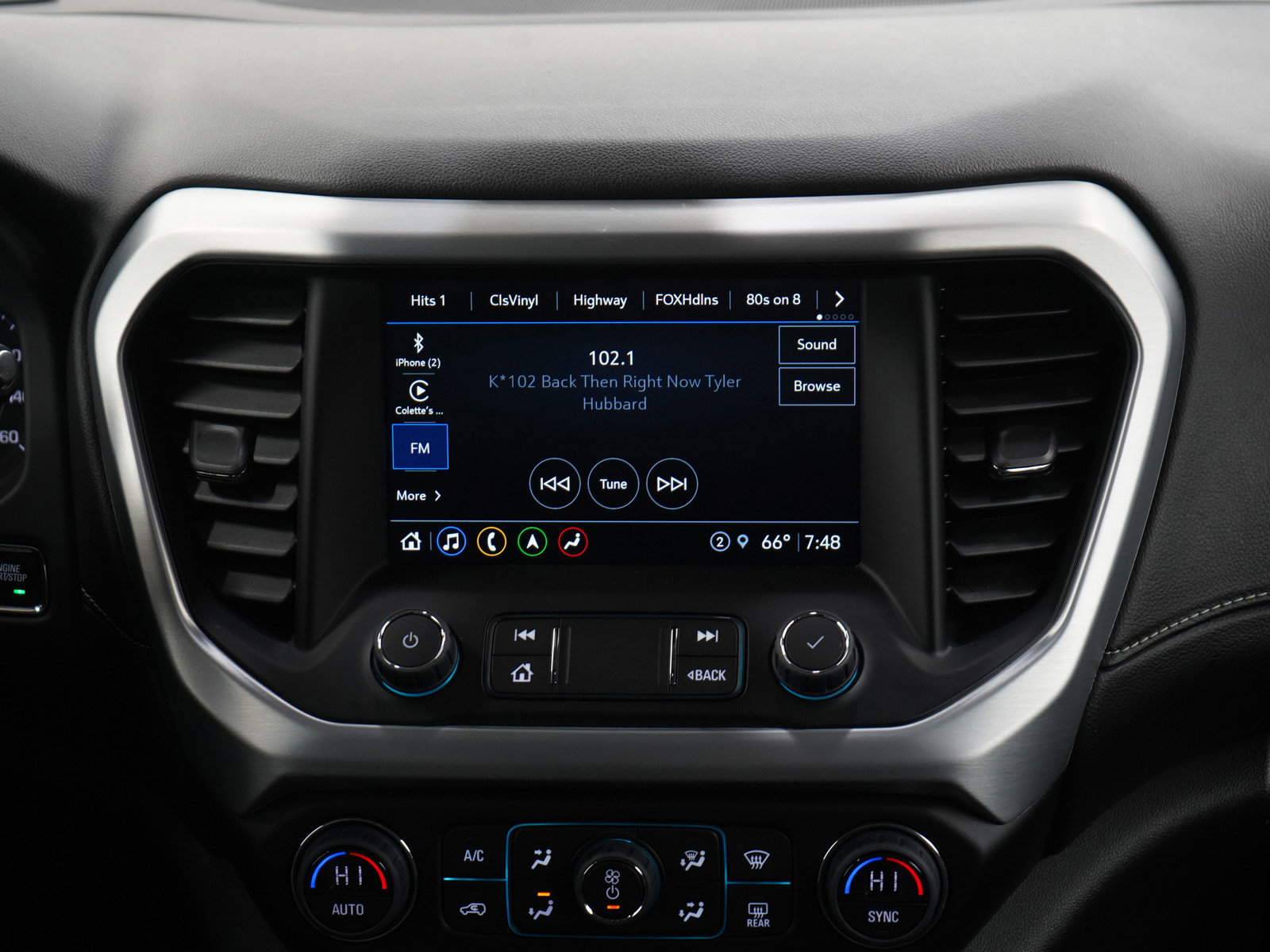 Used 2023 GMC Acadia SLT image 15