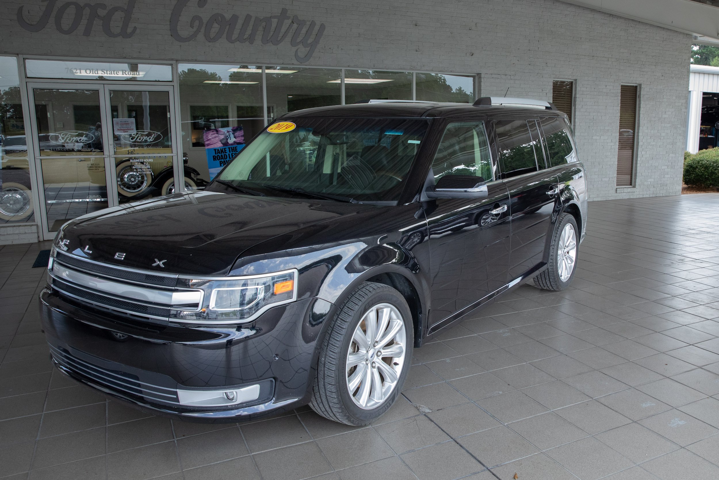 Used 2019 Ford Flex Limited w/ Equipment Group 301A FWD image 2
