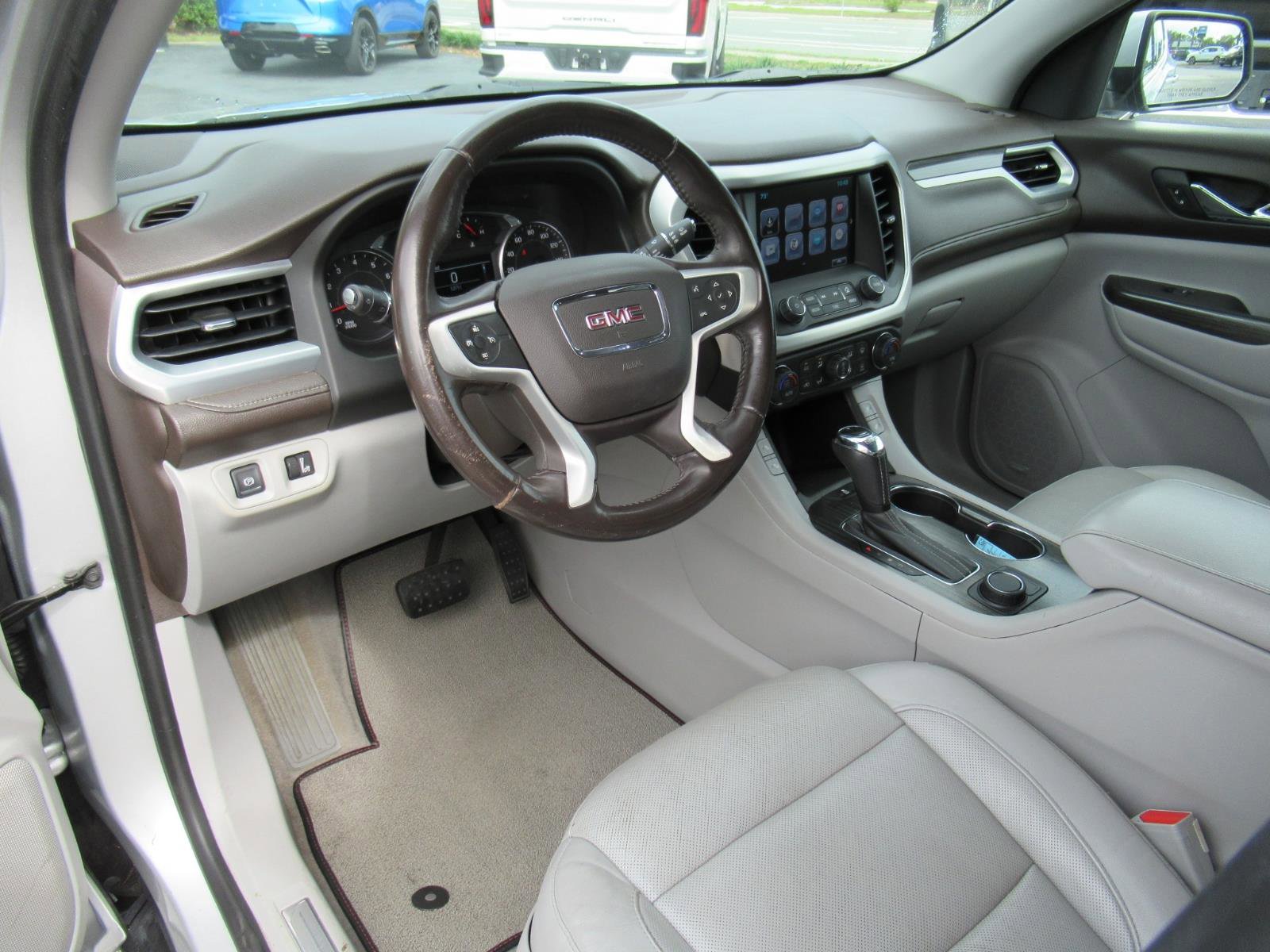 Used 2018 GMC Acadia SLT image 16
