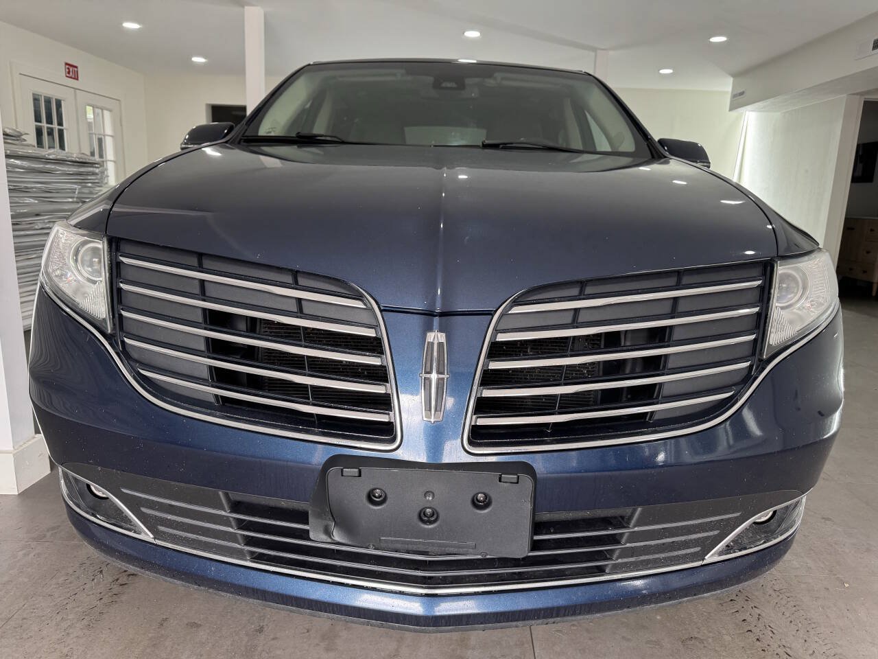 Used 2017 Lincoln MKT FWD image 9