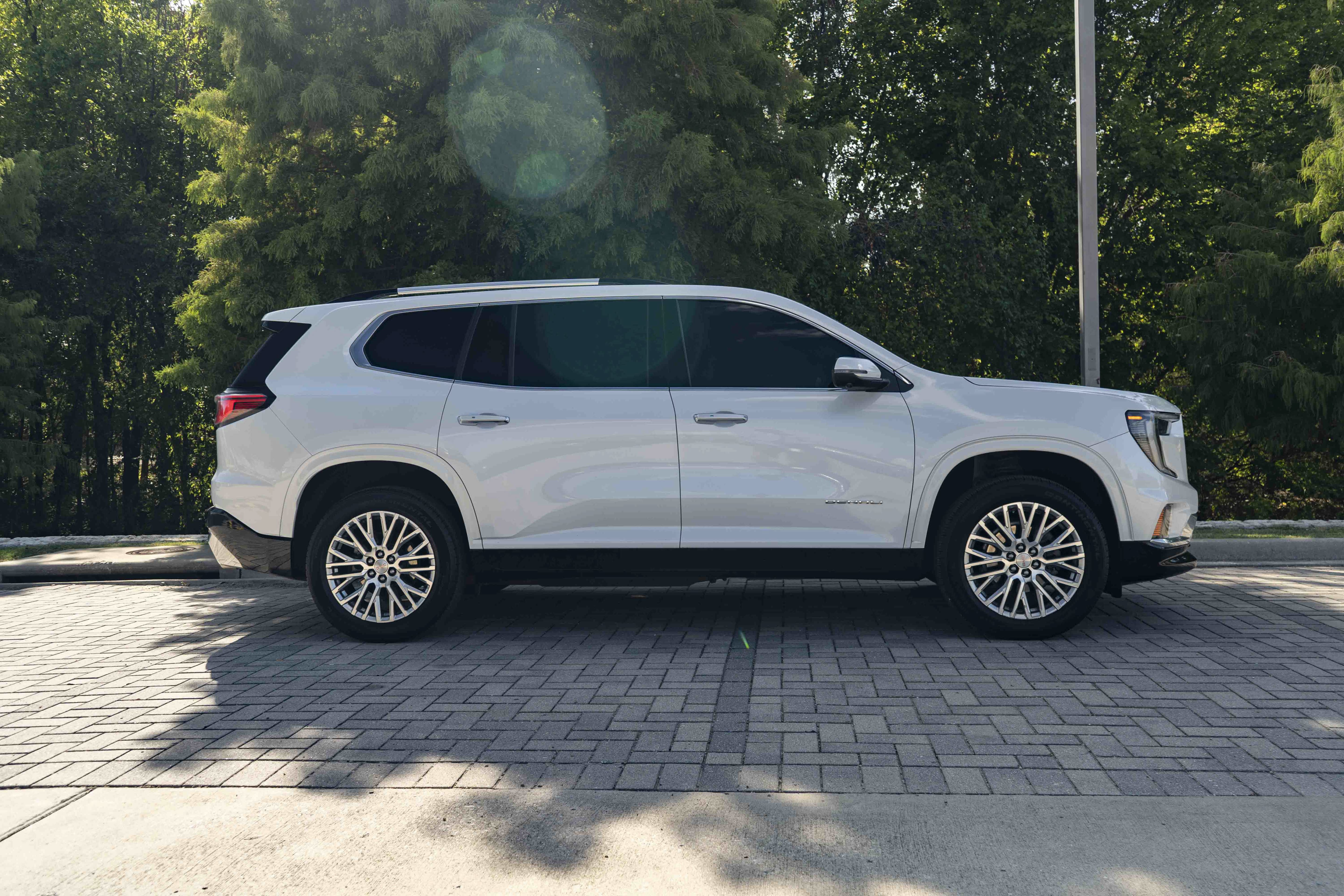 Used 2024 GMC Acadia Denali AWD/4WD image 10