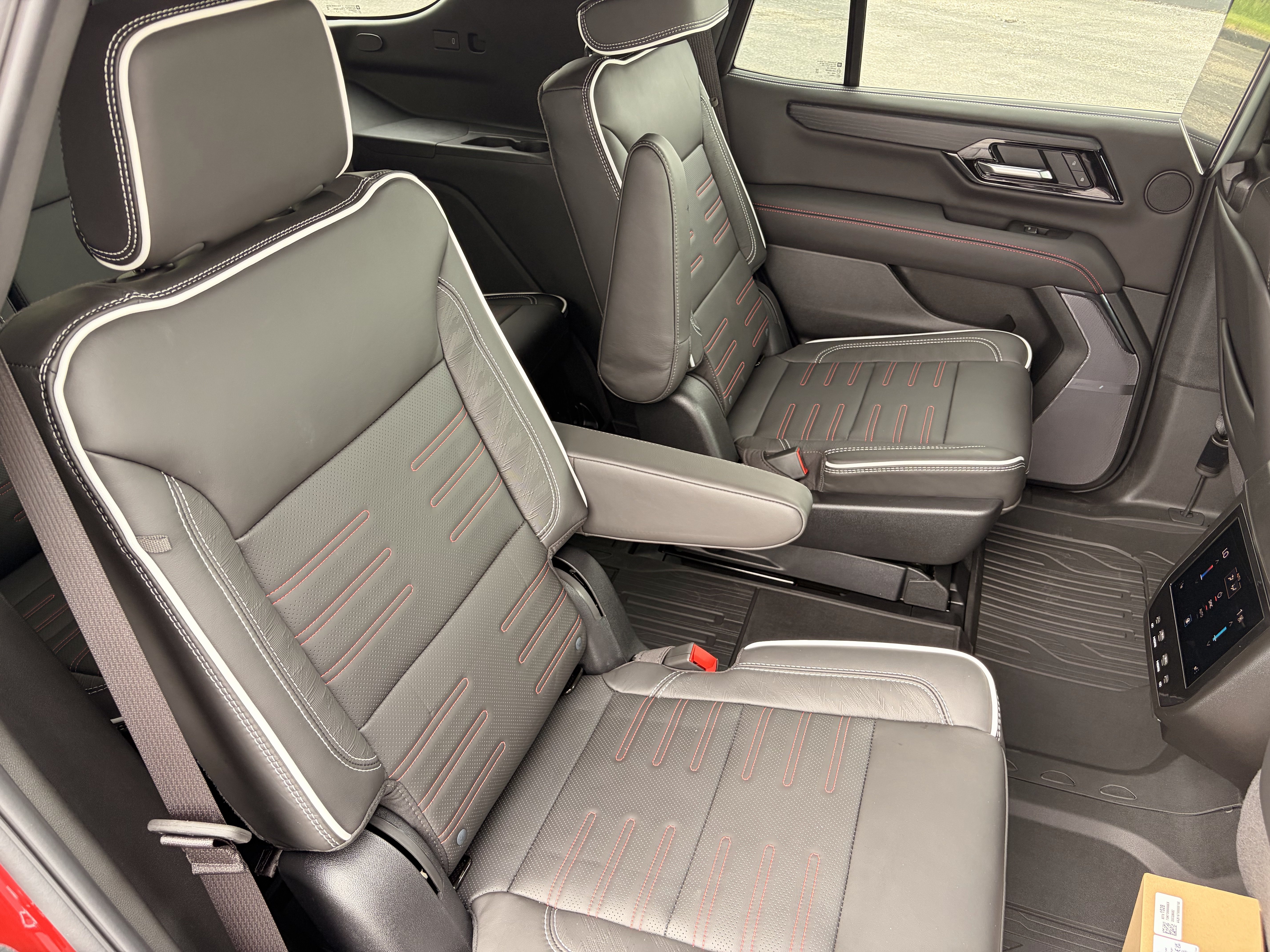 New 2026 GMC Yukon AT4 Ultimate w/ LPO, Floor Liner Package AWD/4WD image 16