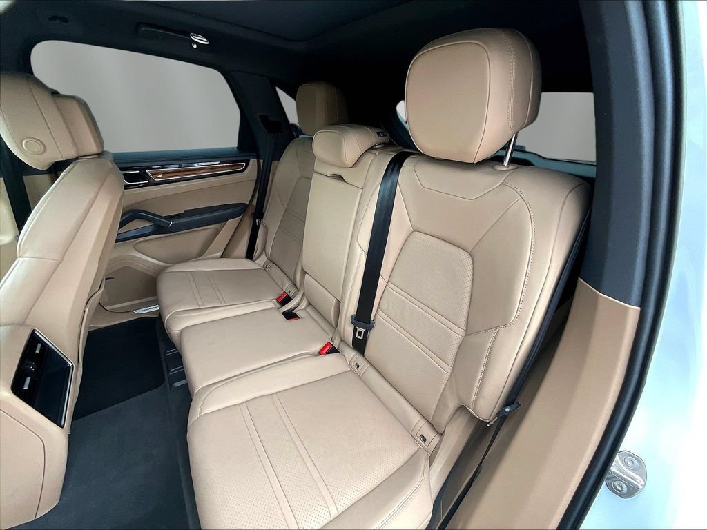 Used 2022 Porsche Cayenne AWD/4WD image 22