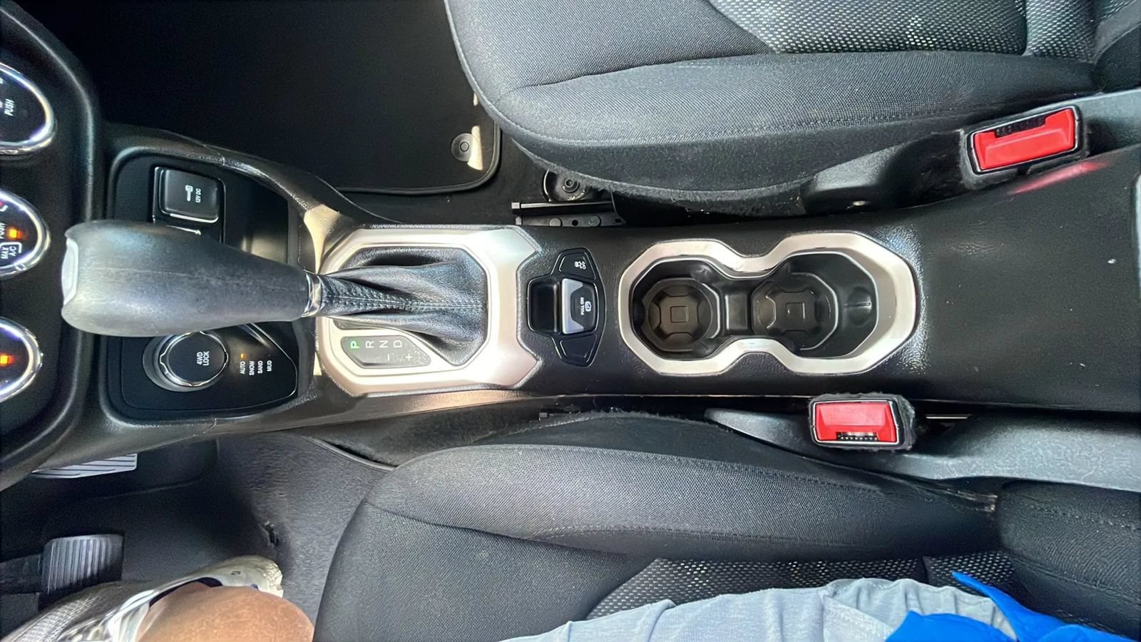 Used 2017 Jeep Renegade Latitude AWD/4WD image 13