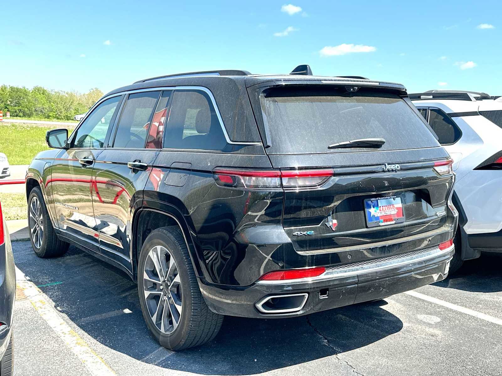 Used 2024 Jeep Grand Cherokee Overland w/ Advanced Protech Group III image 11