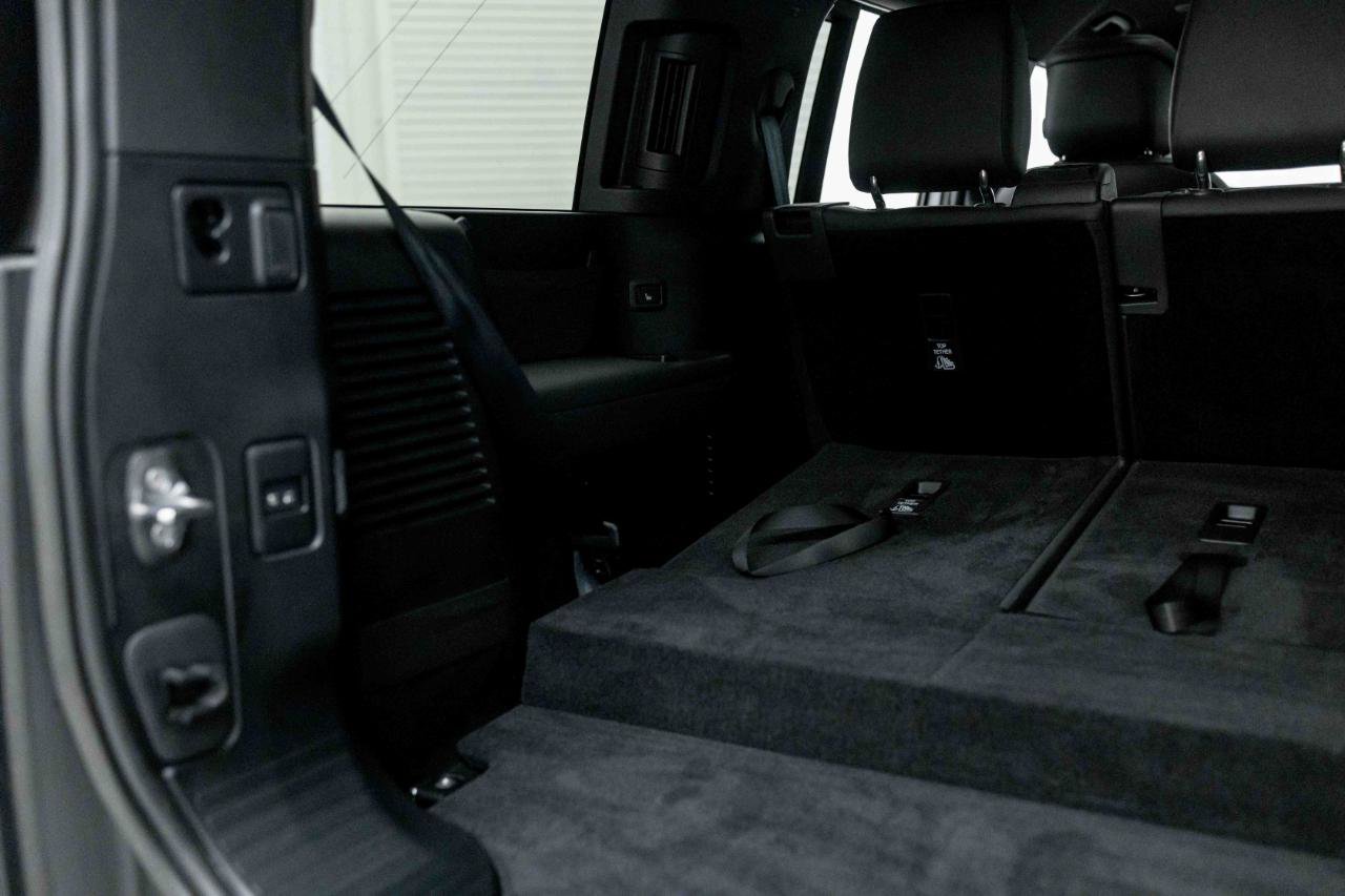 Used 2023 Land Rover Defender 130 SE image 89