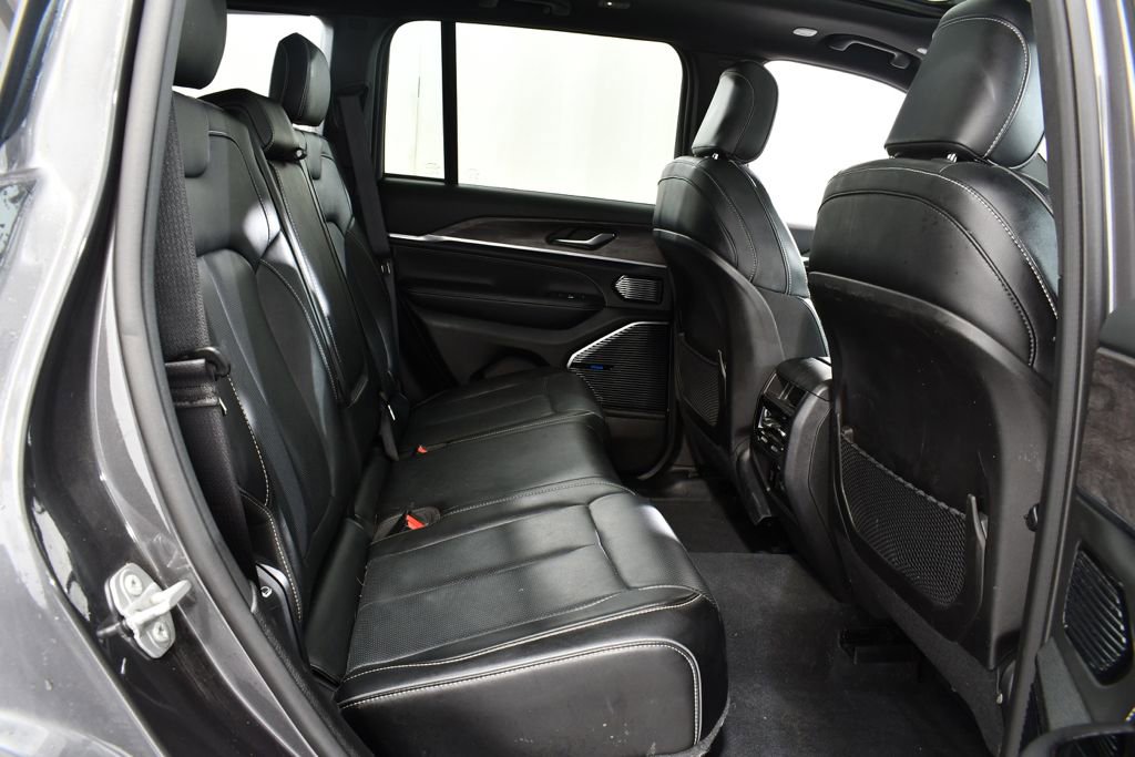 Used 2022 Jeep Grand Cherokee Overland AWD/4WD image 19