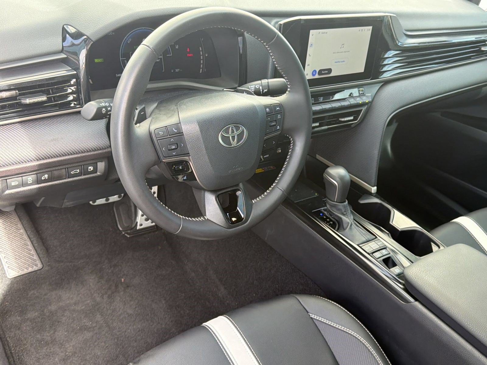 Used 2025 Toyota Camry SE FWD image 4