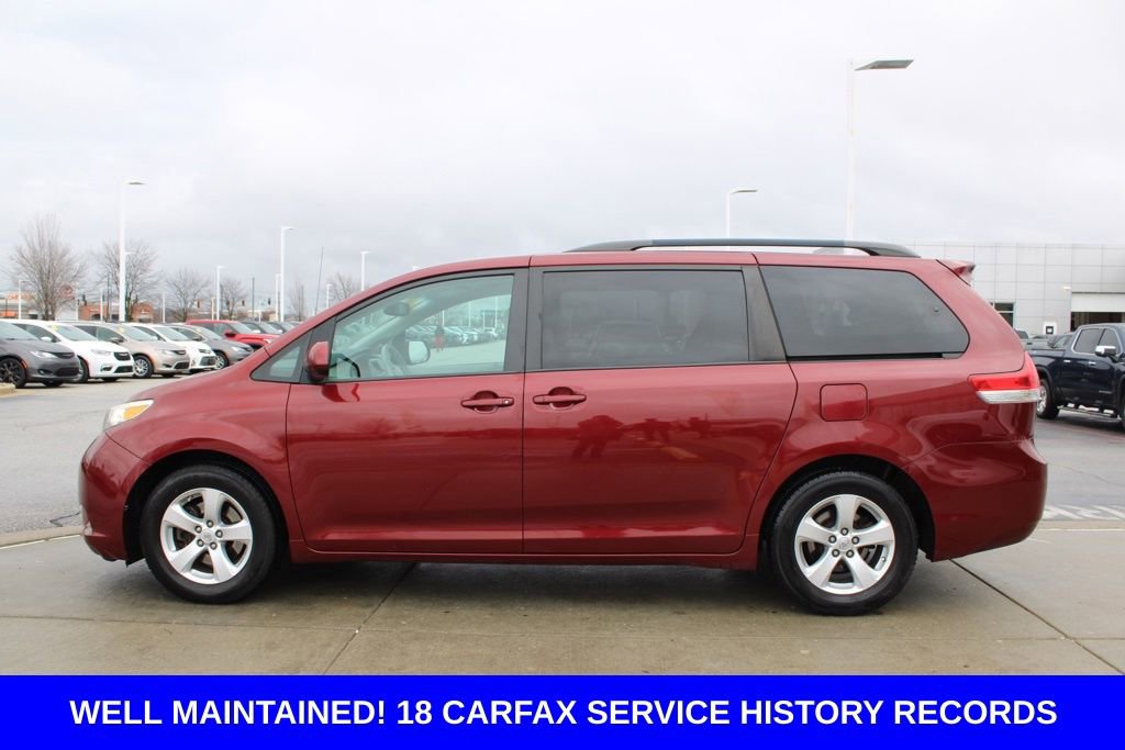 Used 2014 Toyota Sienna LE image 4