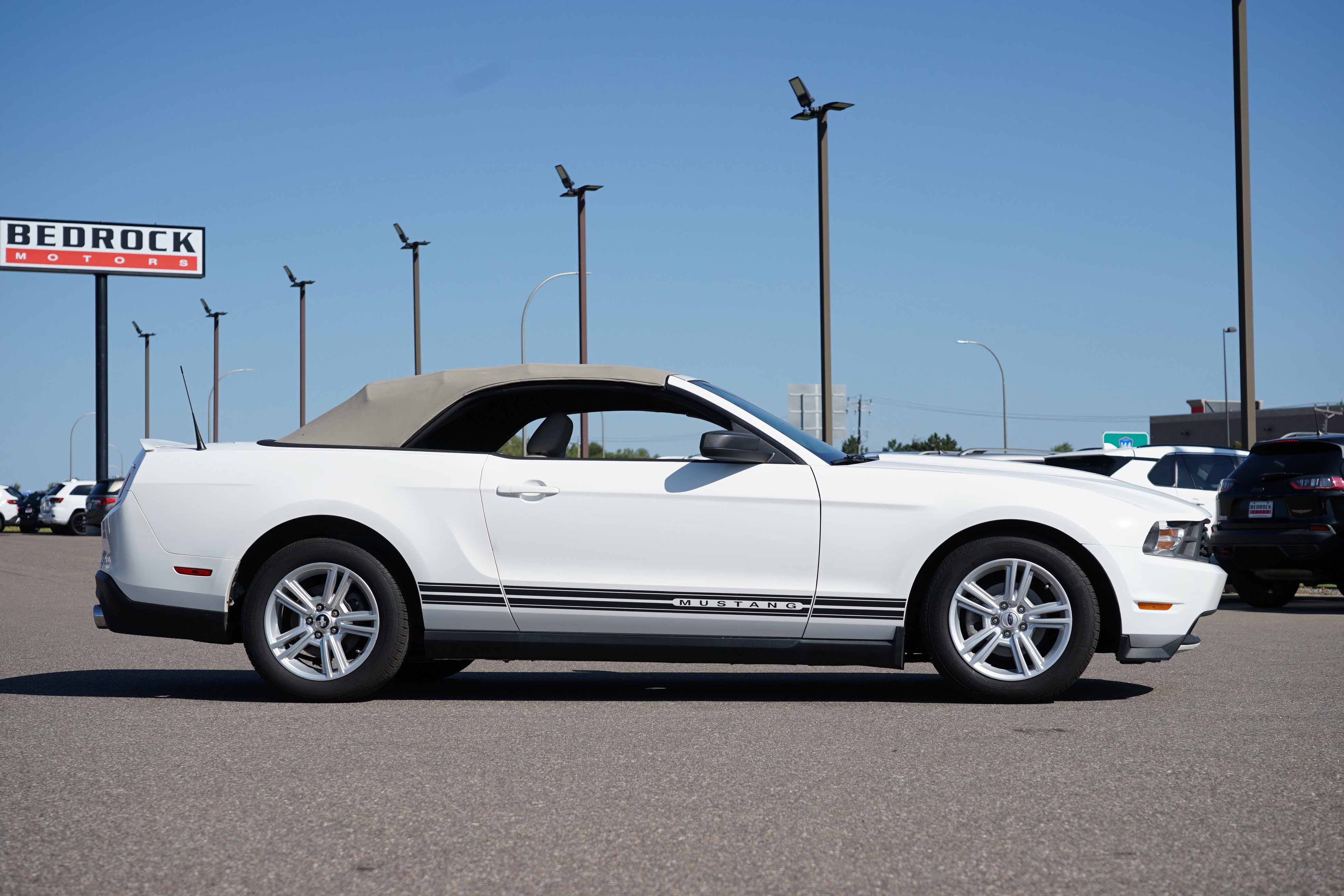 Used 2010 Ford Mustang Convertible image 26