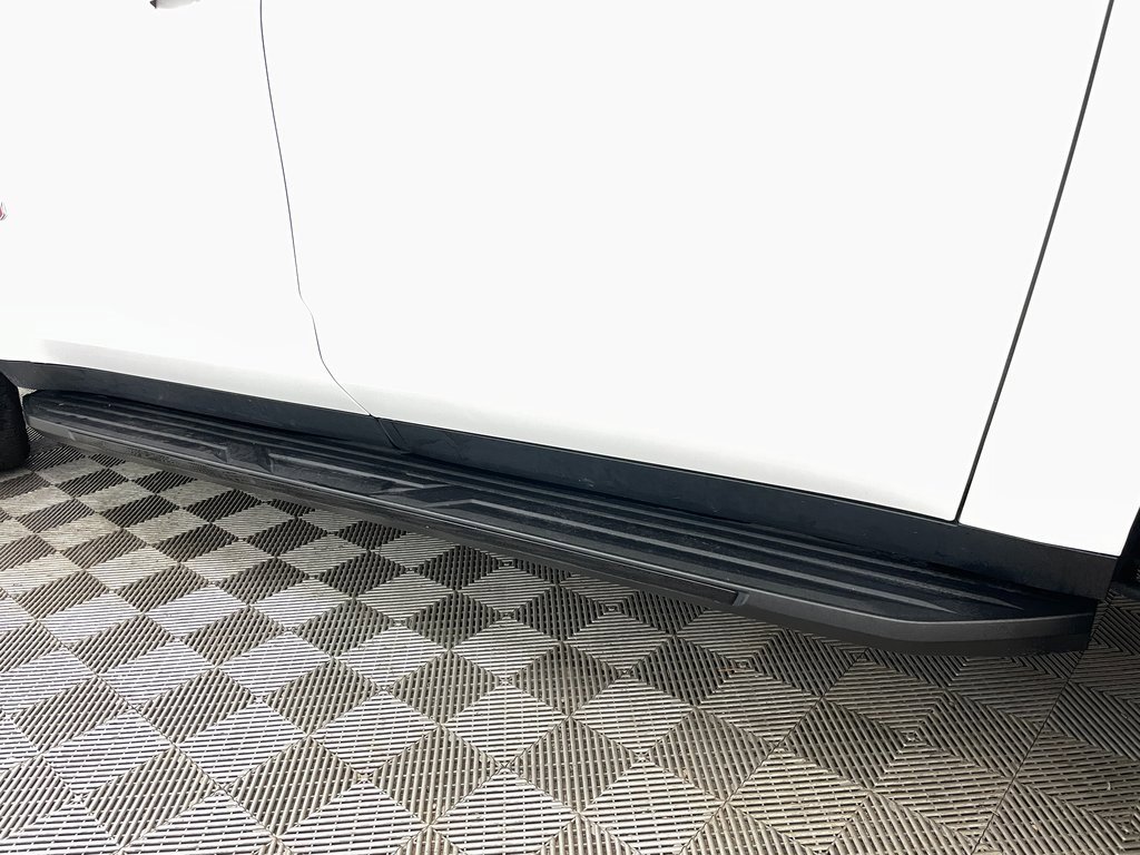 Used 2023 GMC Yukon XL AT4 w/ Max Trailering Package image 19