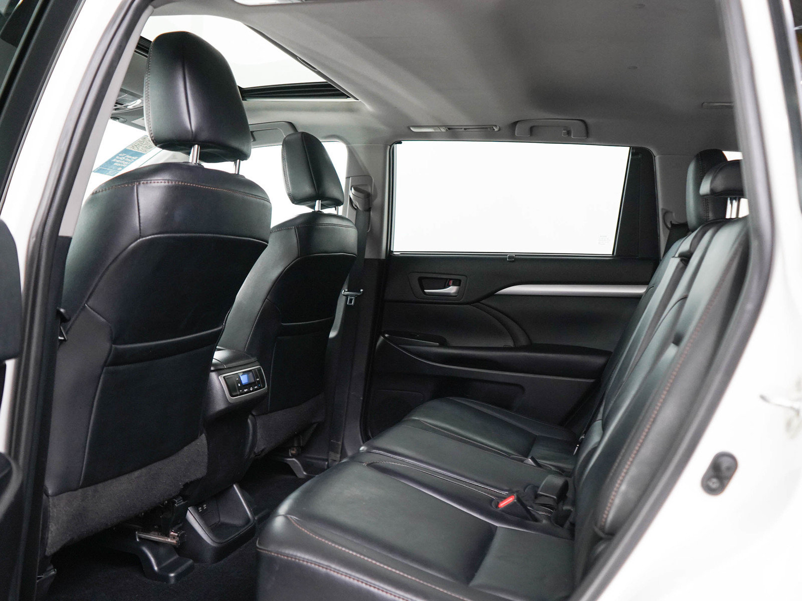 Used 2019 Toyota Highlander XLE AWD/4WD image 18