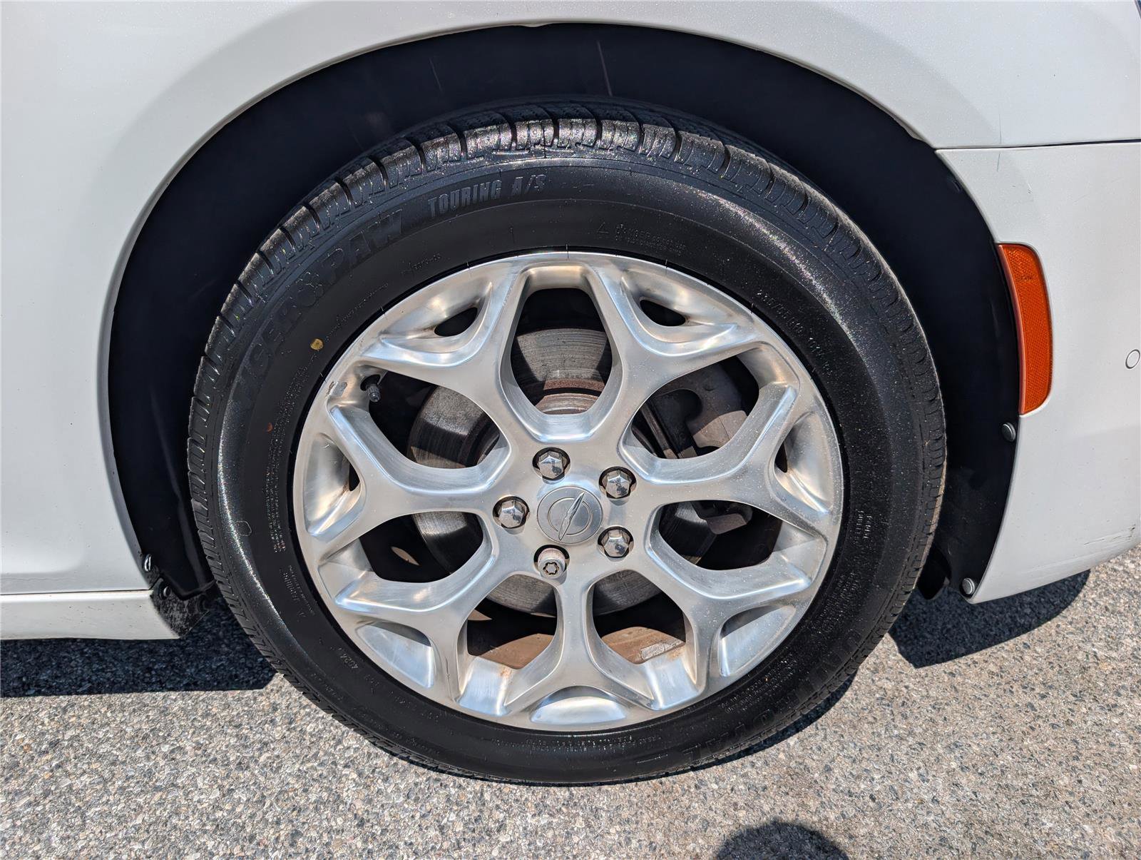 Used 2016 Chrysler 300 C Platinum w/ Safetytec Plus Group AWD/4WD image 9