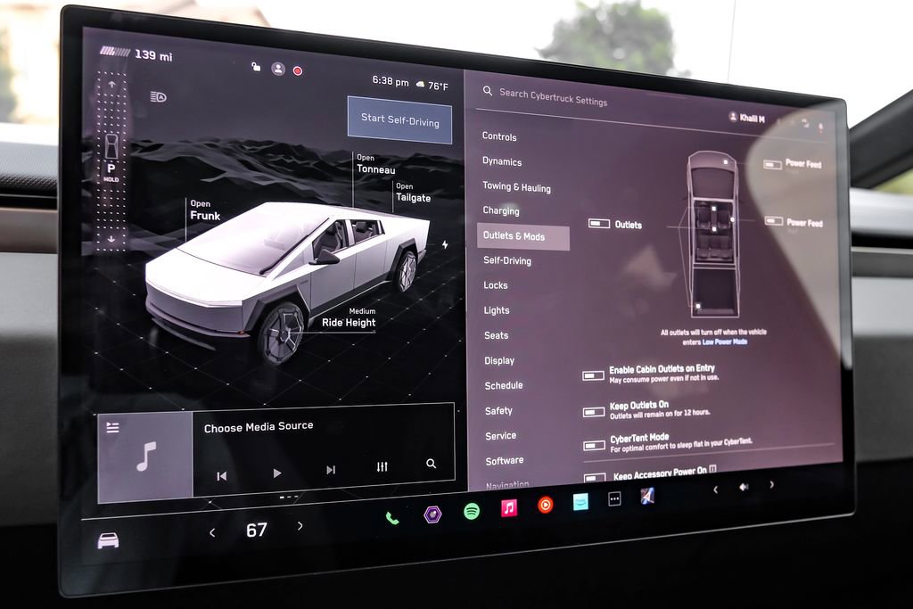 Used 2024 Tesla Cybertruck AWD Crew Cab image 23