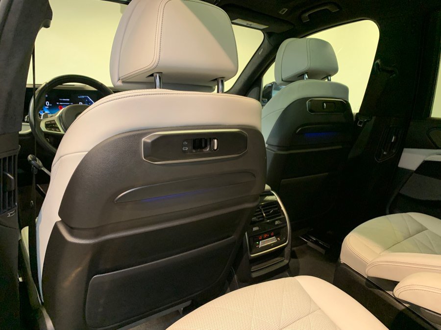 Used 2024 BMW X7 xDrive40i w/ M Sport Package AWD/4WD image 62