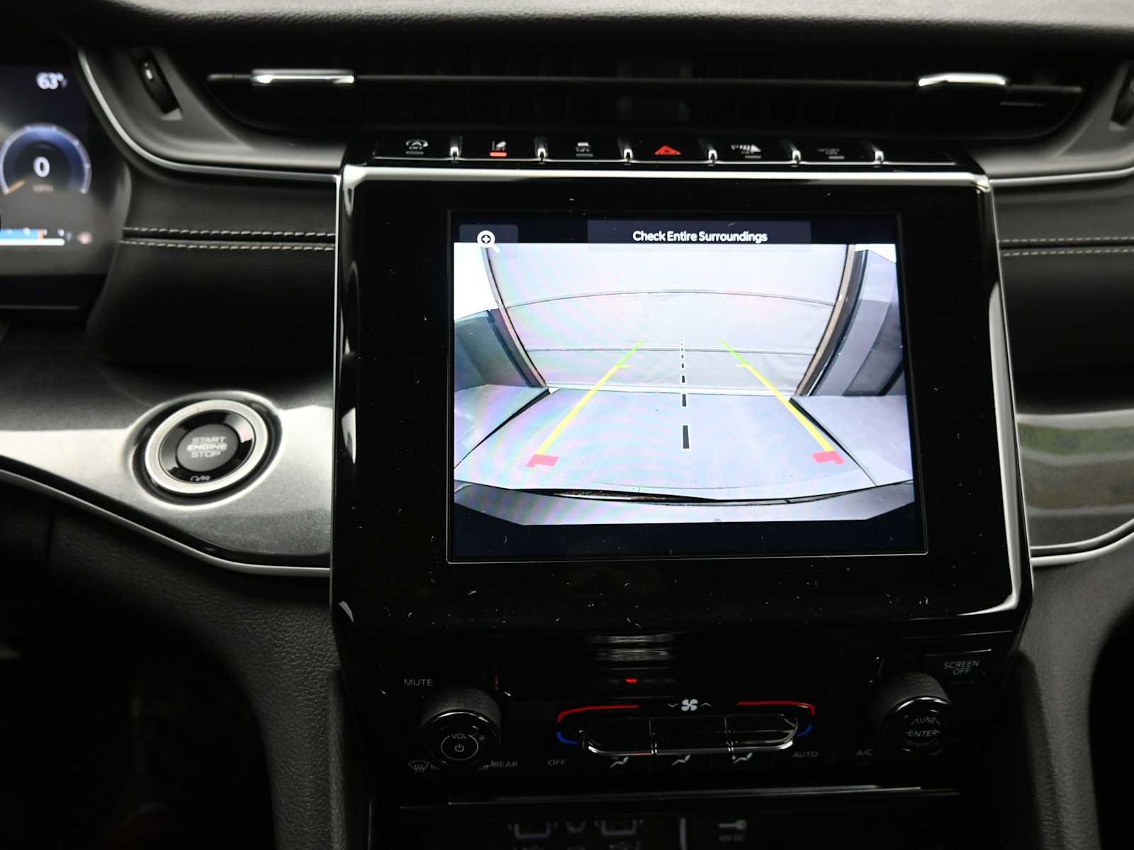 Used 2023 Jeep Grand Cherokee L Laredo image 15