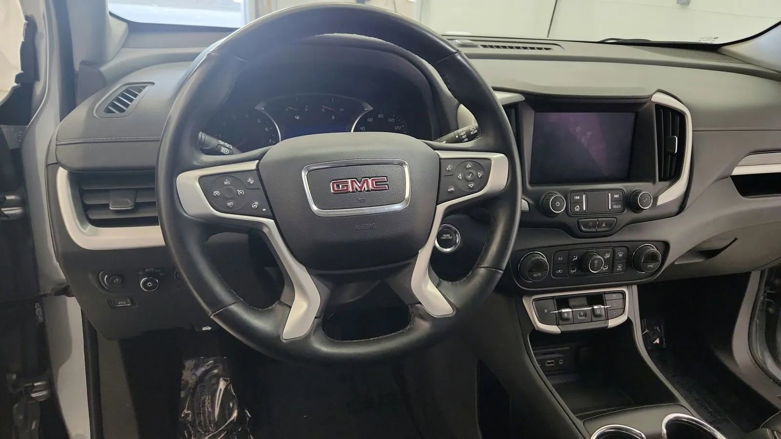 Used 2023 GMC Terrain SLT image 25