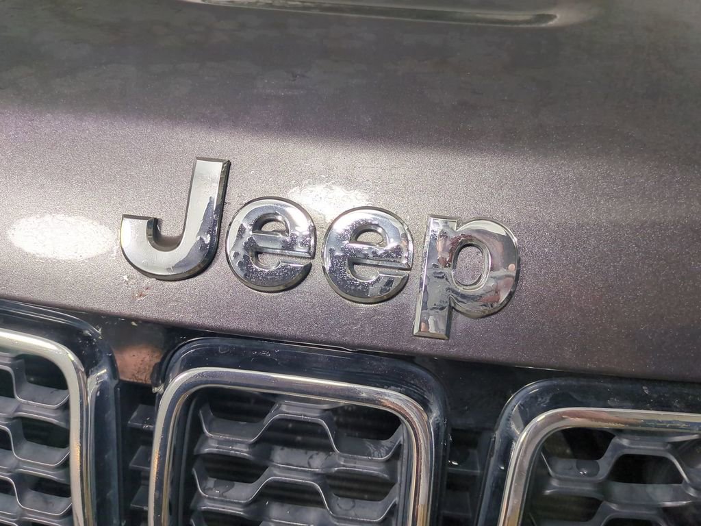 Used 2020 Jeep Grand Cherokee Laredo image 13