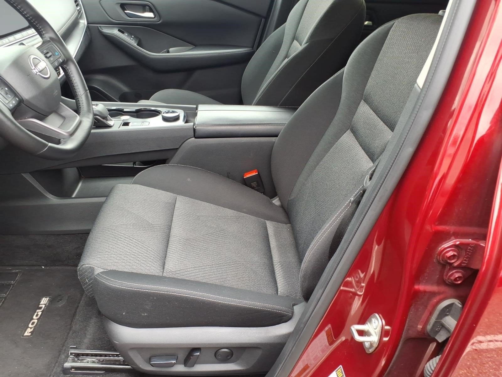 Used 2025 Nissan Rogue SV AWD/4WD image 11
