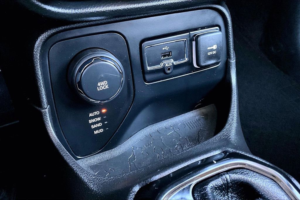 Used 2016 Jeep Renegade Latitude image 32