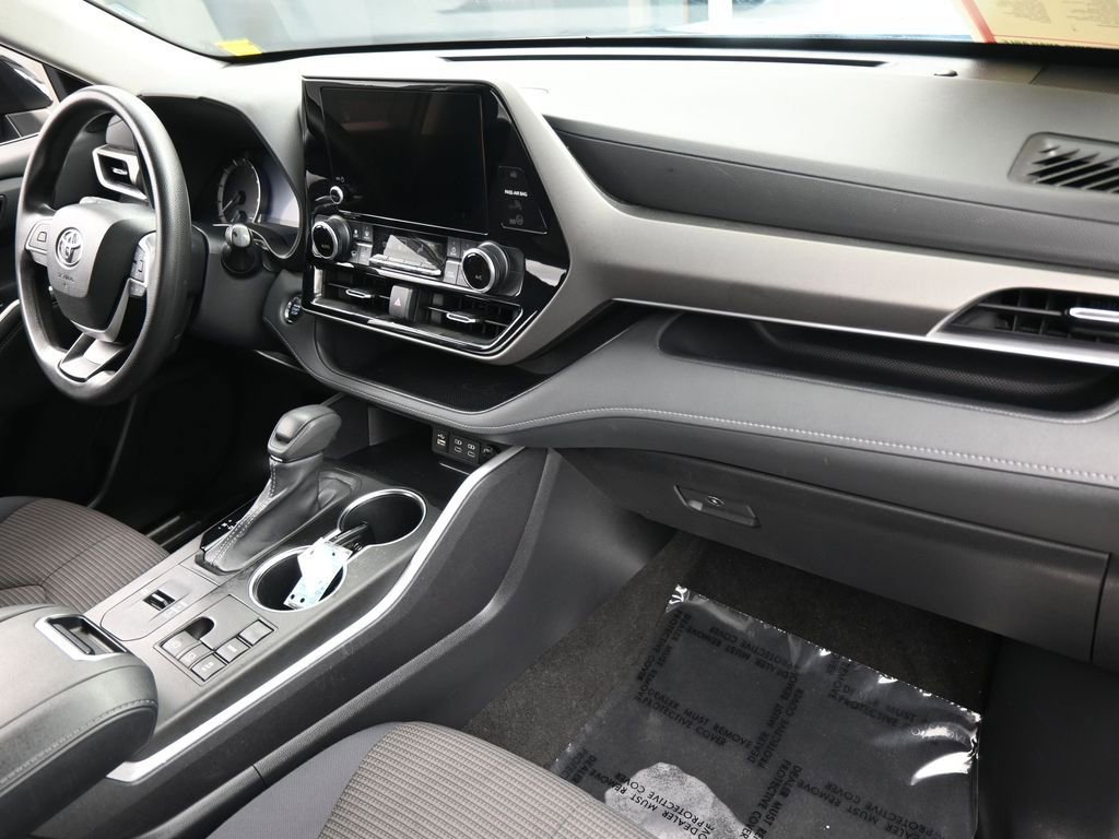 Used 2023 Toyota Highlander L image 40