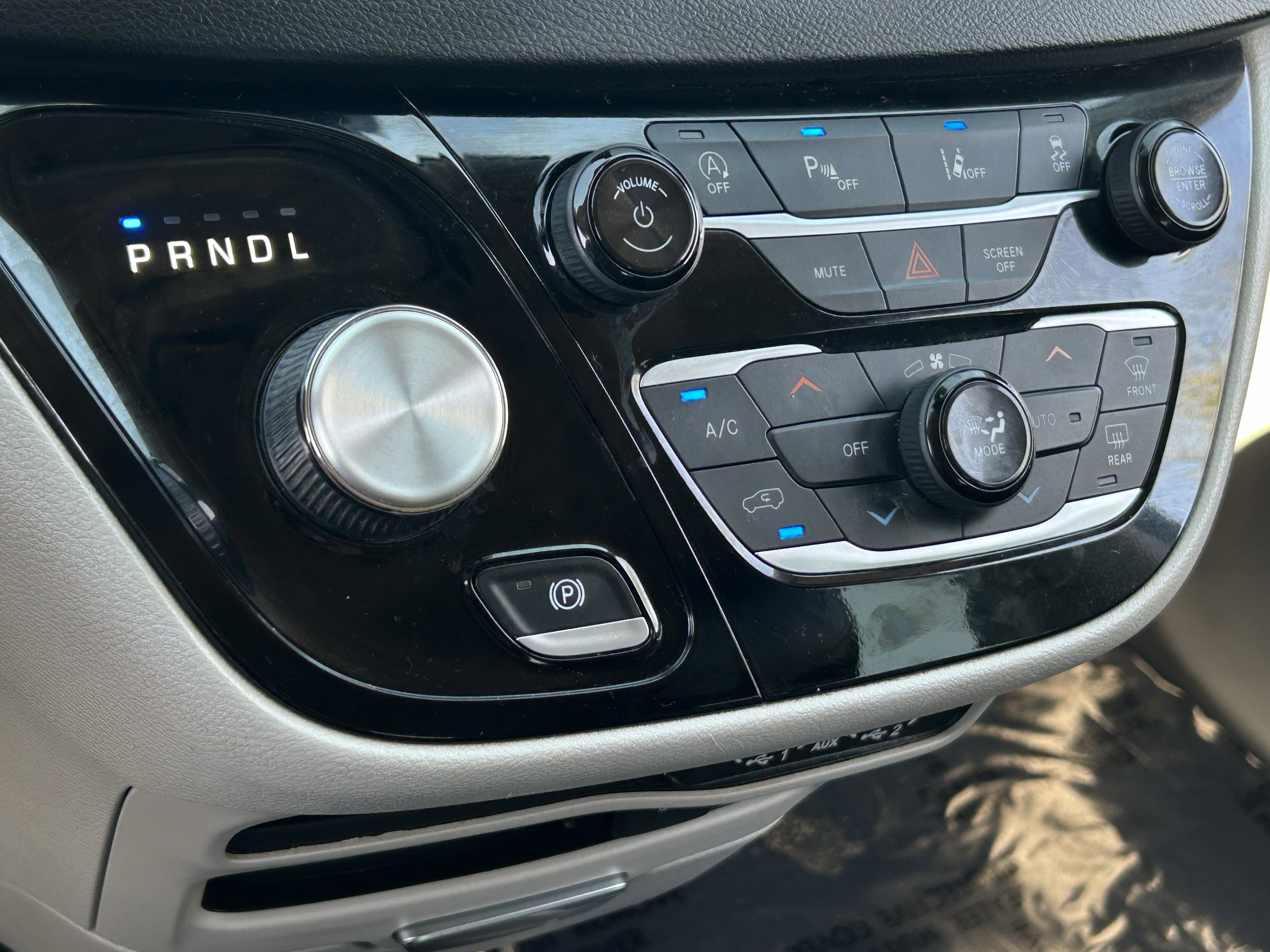 Certified 2022 Chrysler Pacifica Touring-L image 28