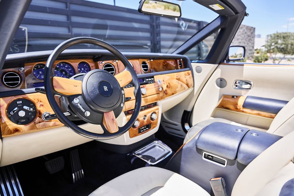 Used 2009 Rolls-Royce Phantom Drophead Coupe RWD image 2