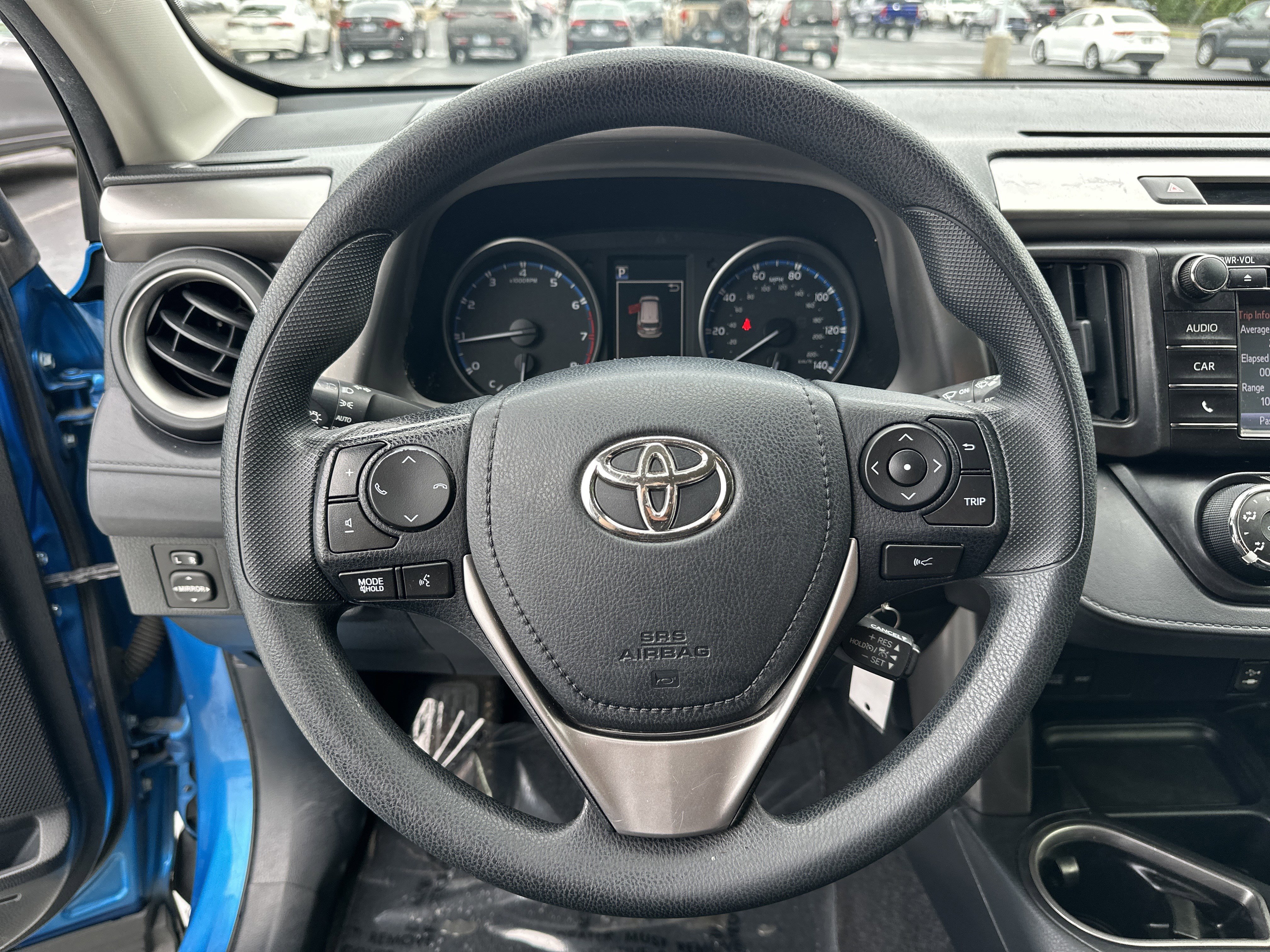 Used 2018 Toyota RAV4 LE FWD image 18
