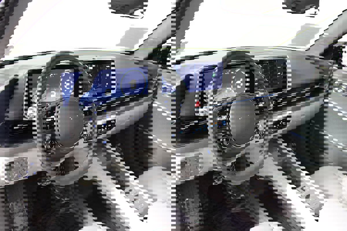 Used 2024 Hyundai Ioniq 6 Limited image 36