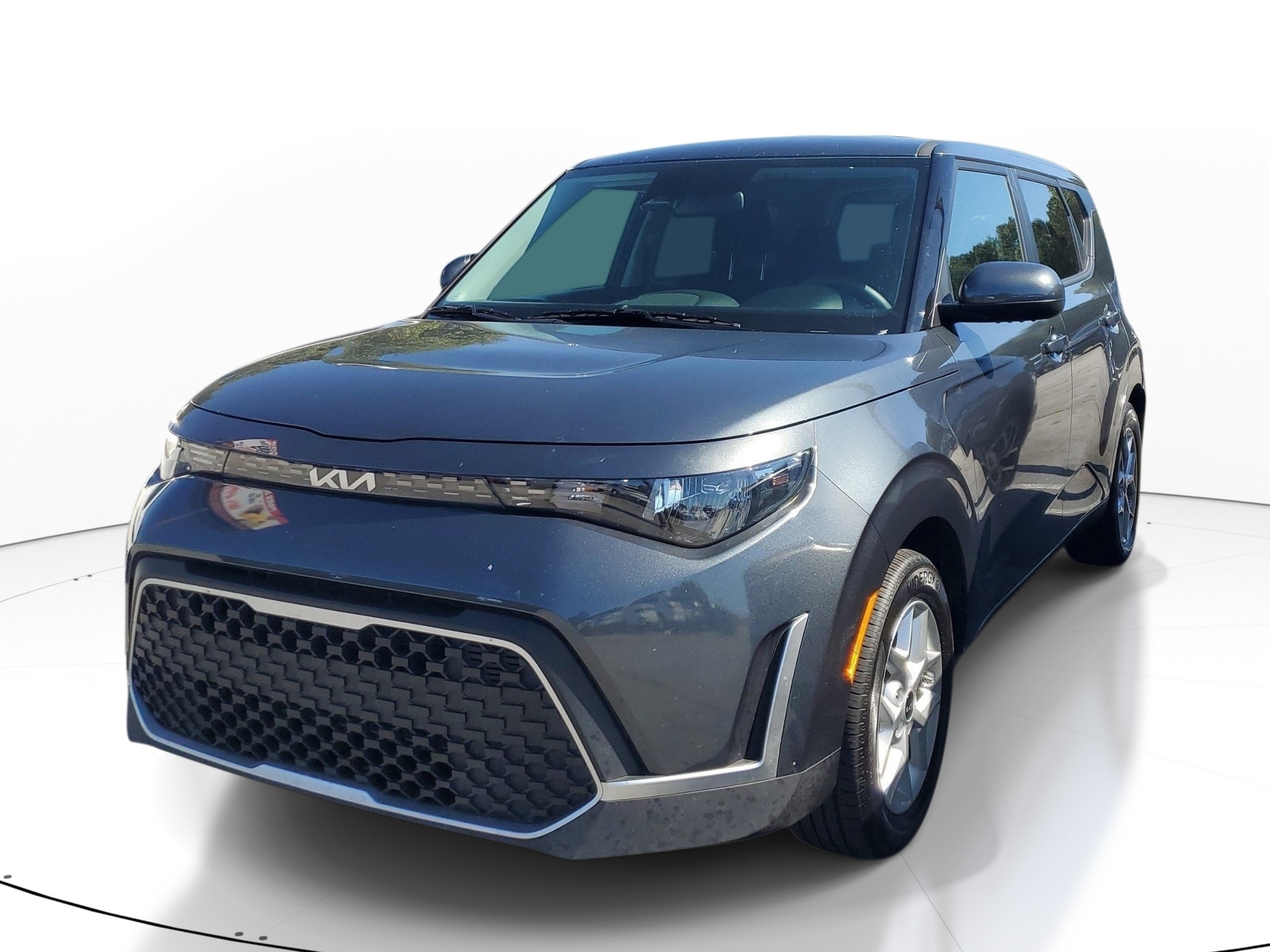 Used 2025 Kia Soul LX w/ LX Technology Package FWD image 3