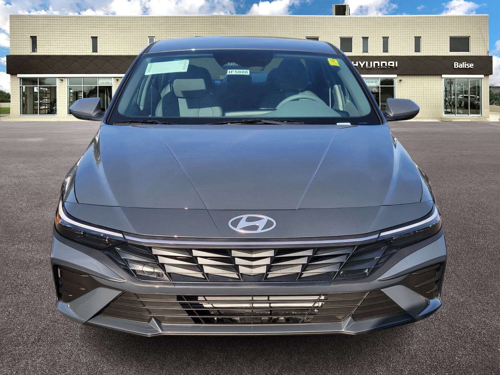 Used 2025 Hyundai Elantra SE image 8