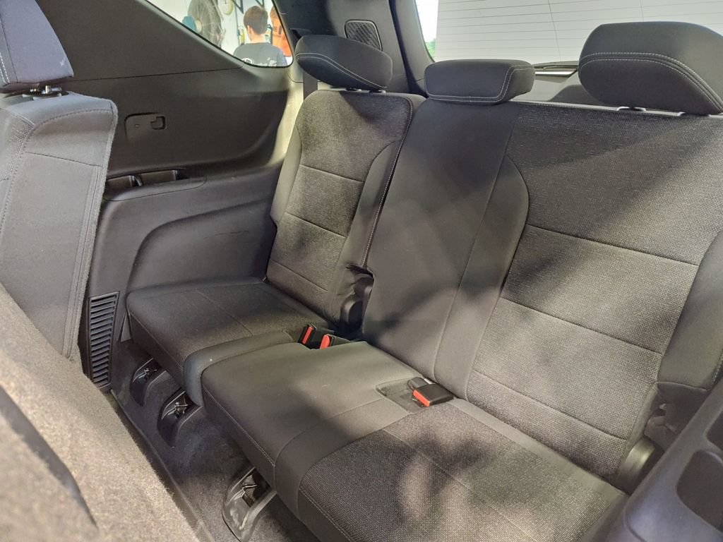 Used 2024 Chevrolet Traverse LS FWD image 30