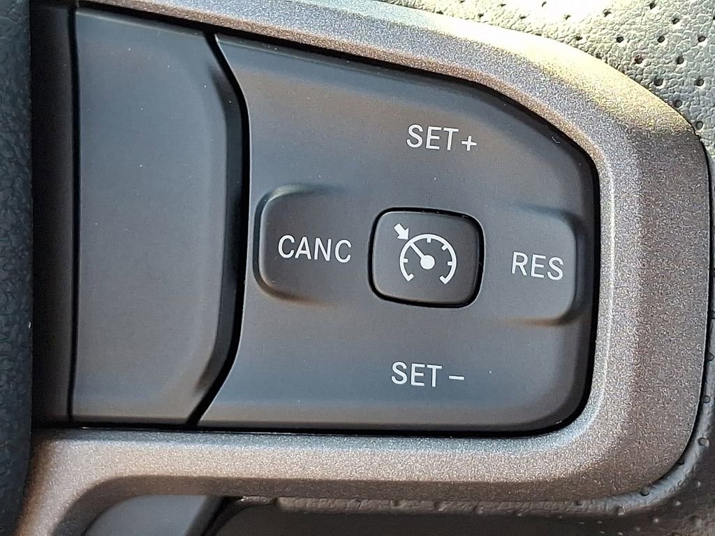 Used 2024 RAM 2500 Tradesman w/ Chrome Appearance Group image 18