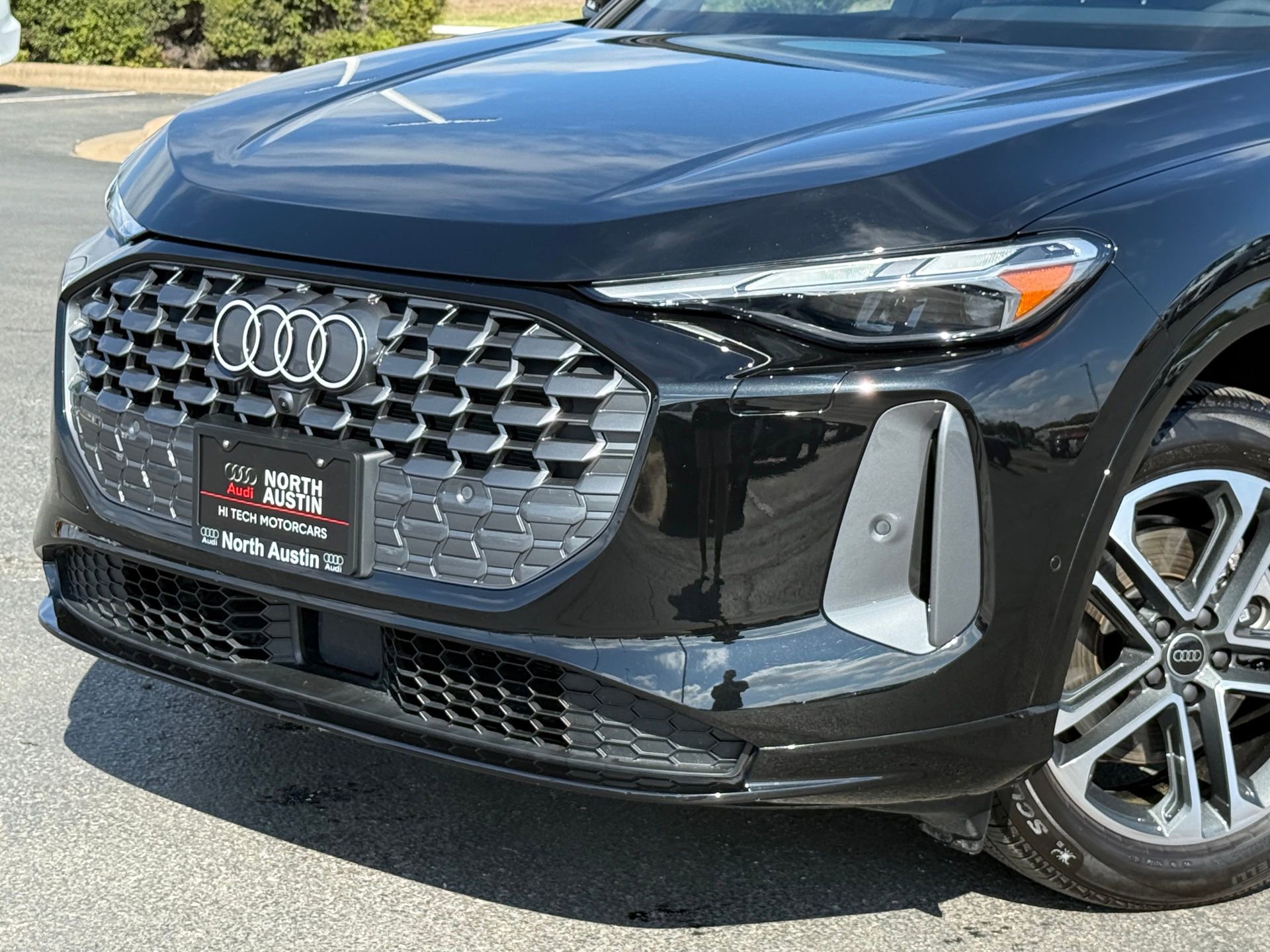 Certified 2025 Audi Q5 Premium w/ Convenience Package image 1