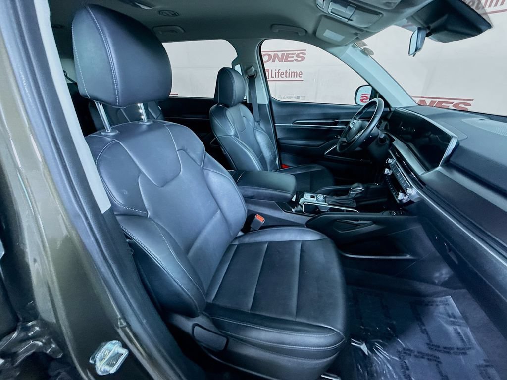 Used 2023 Kia Telluride S AWD/4WD image 32